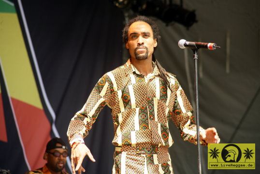 Ade Bantu (D) and The Afrobeat Academy Band 22. Summer Jam Festival - Fuehlinger See, Koeln - Green Stage 08. Juli 2007 (18).JPG